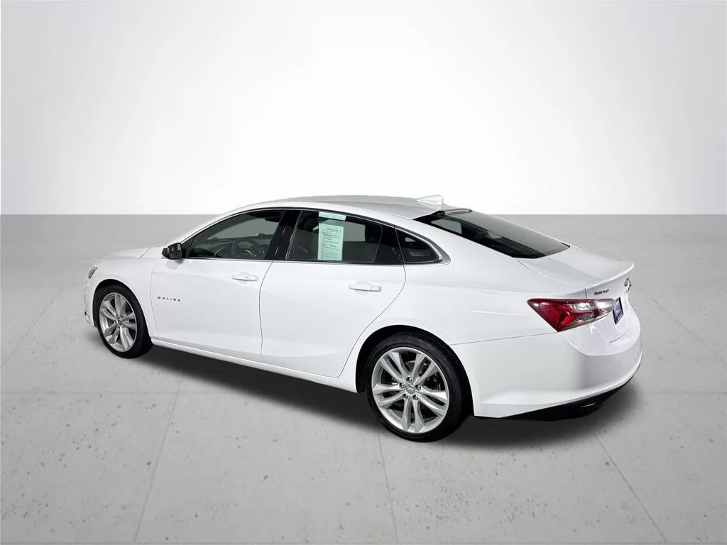 Used 2022 White Chevrolet LT image 8