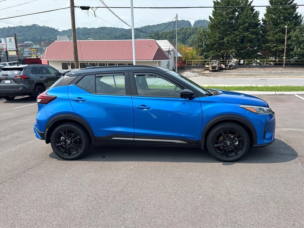 Used 2023 Electric Blue Metallic/Super Black Nissan SR image 8