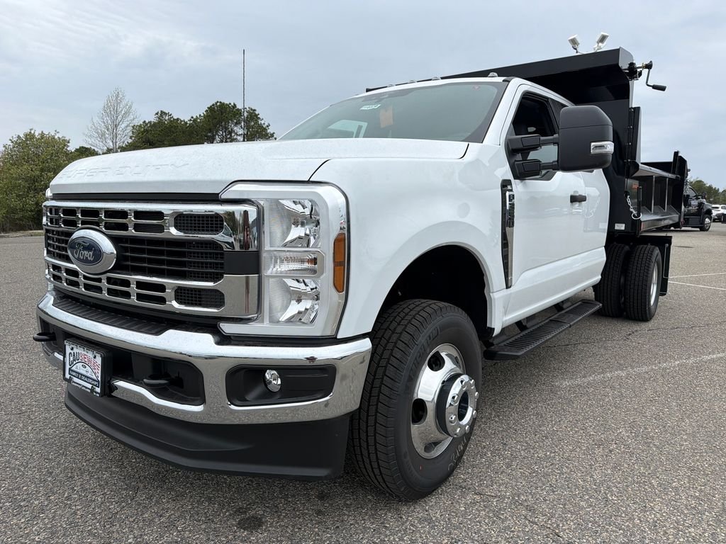 New 2026 Oxford White Ford F-350® XL image 3