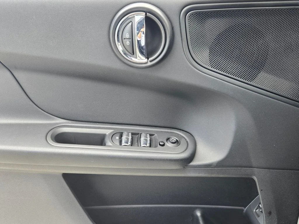 Used 2021 Silver MINI Oxford Edition image 30