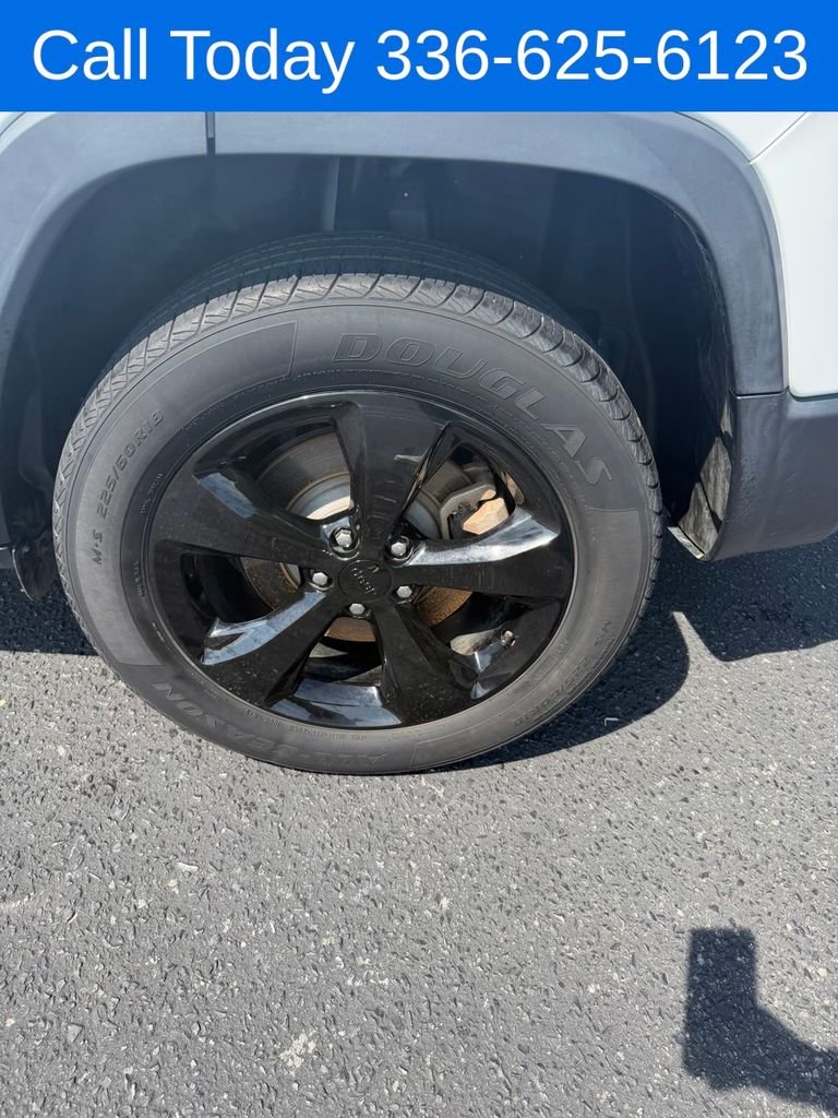 Used 2020 White Jeep Latitude Plus image 10