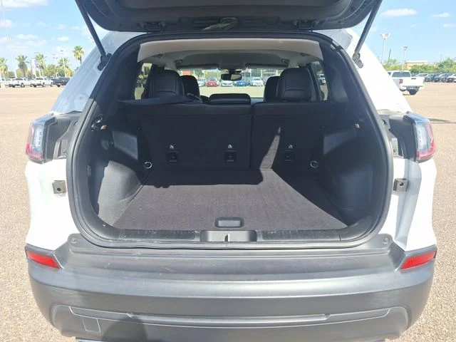 Used 2022 White Jeep Latitude Lux image 13