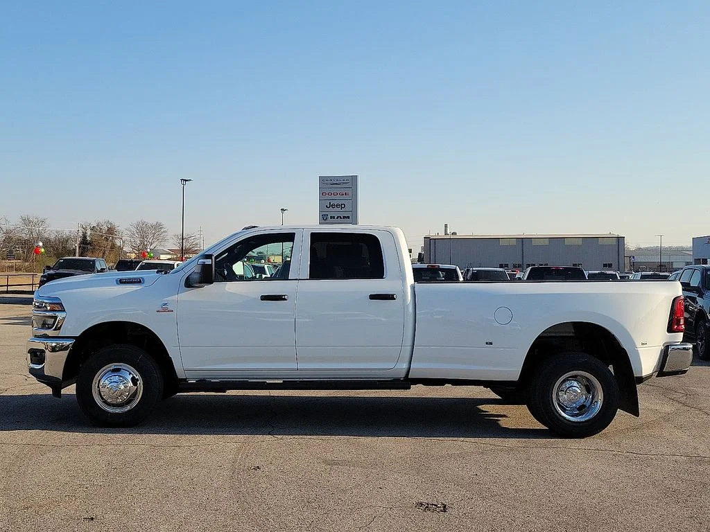New 2026 Bright White Clear-Coat Exterior Paint RAM Tradesman image 3