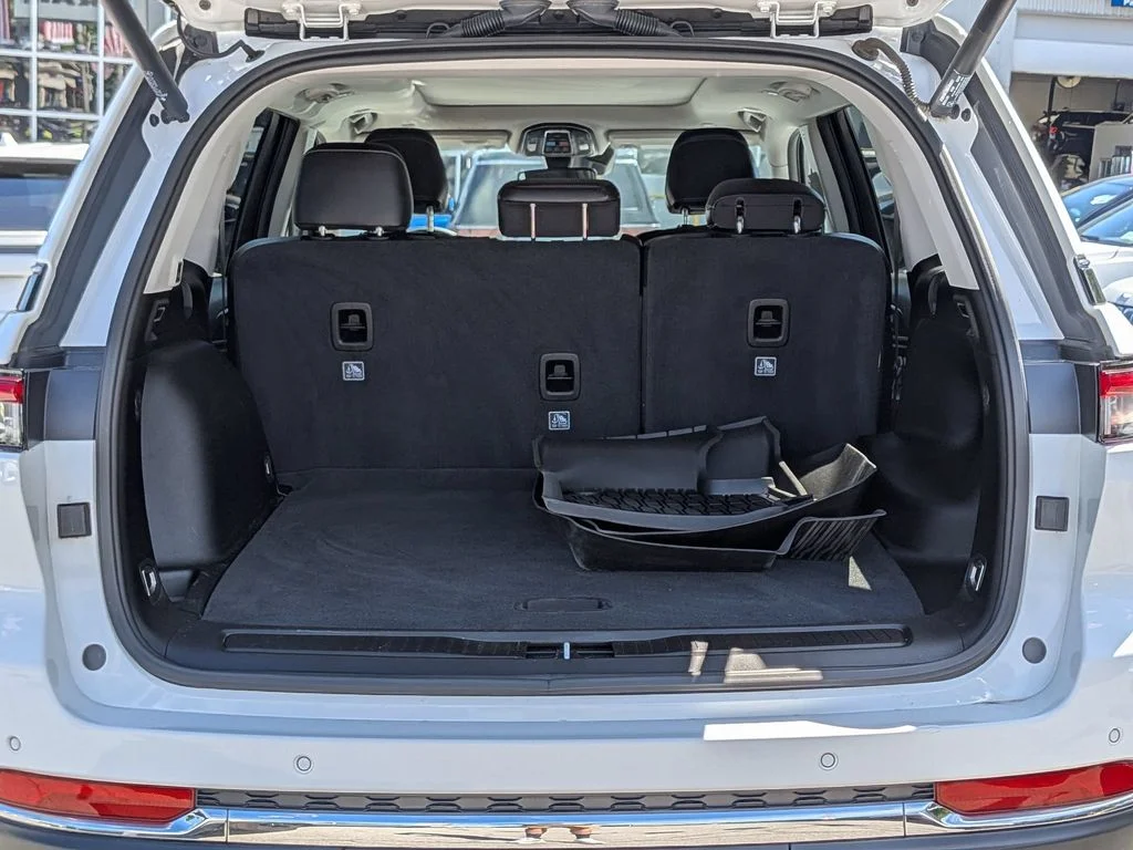 Used 2023 White Jeep Limited image 8