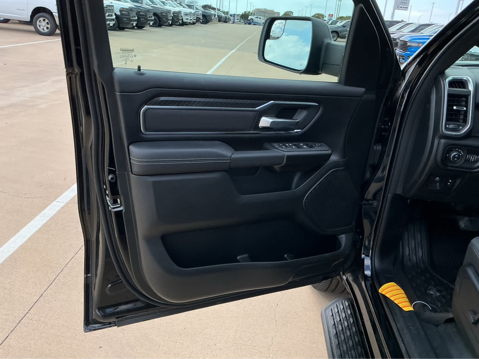 New 2026 Diamond Black Crystal Pearl-Coat Exterior Paint RAM Lone Star image 17