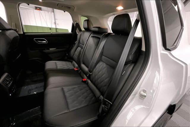 New 2026 Everest White Nissan Platinum image 11