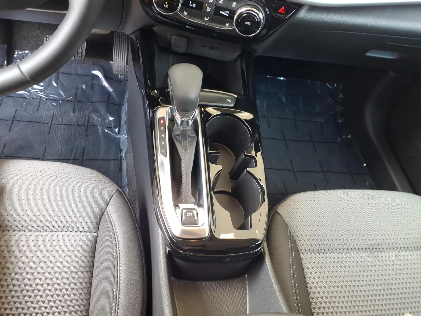 Used 2025 Mosaic Black Metallic Chevrolet LT image 15