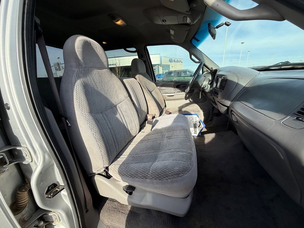 Used 2002  Ford XLT image 41