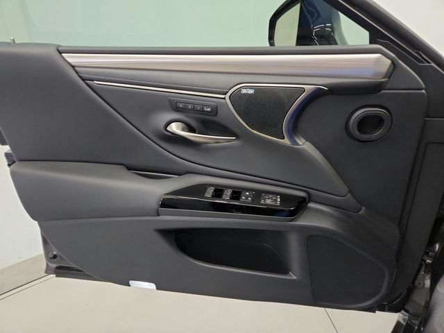 Used 2024 Gray Lexus 300h F SPORT Handling image 28