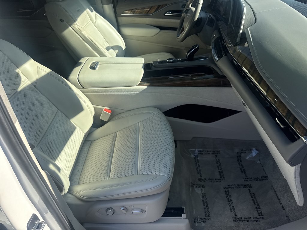 Used 2021 White Cadillac Sport Platinum image 13