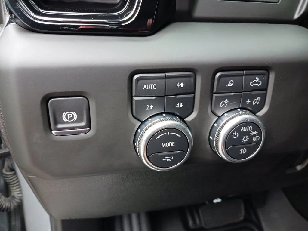 Used 2025 Sterling Metallic GMC AT4 image 37