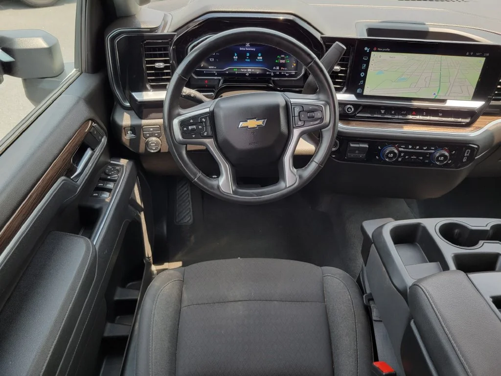 Used 2025 Summit White Chevrolet LT image 18