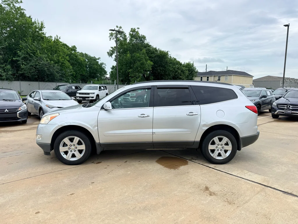 Used 2011 Silver Ice Metallic Chevrolet LT w/1LT image 9