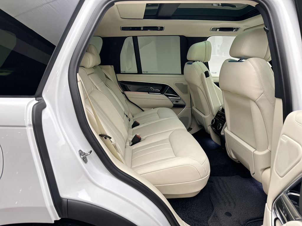 New 2026 Fuji White Land Rover SE image 19