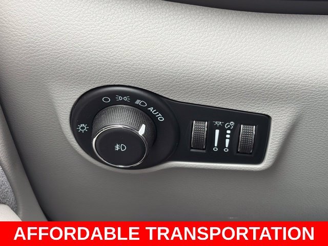 Used 2022 Black Jeep Latitude image 19