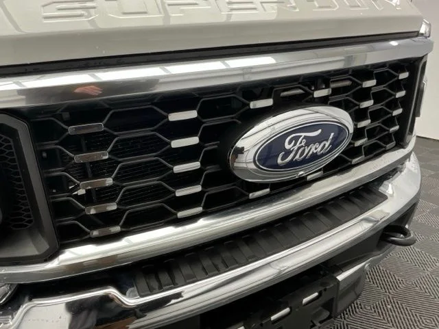 Used 2024 White Ford Lariat image 27