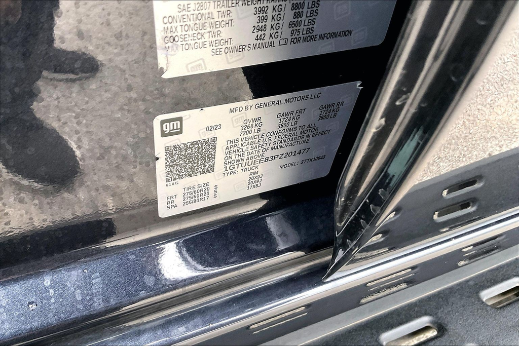Used 2023 Titanium GMC AT4 image 35
