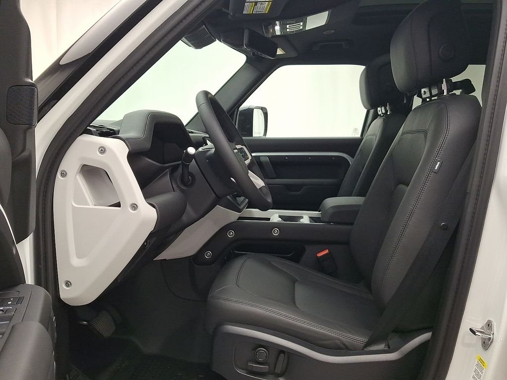 New 2026 Fuji White Land Rover X-Dynamic SE image 9