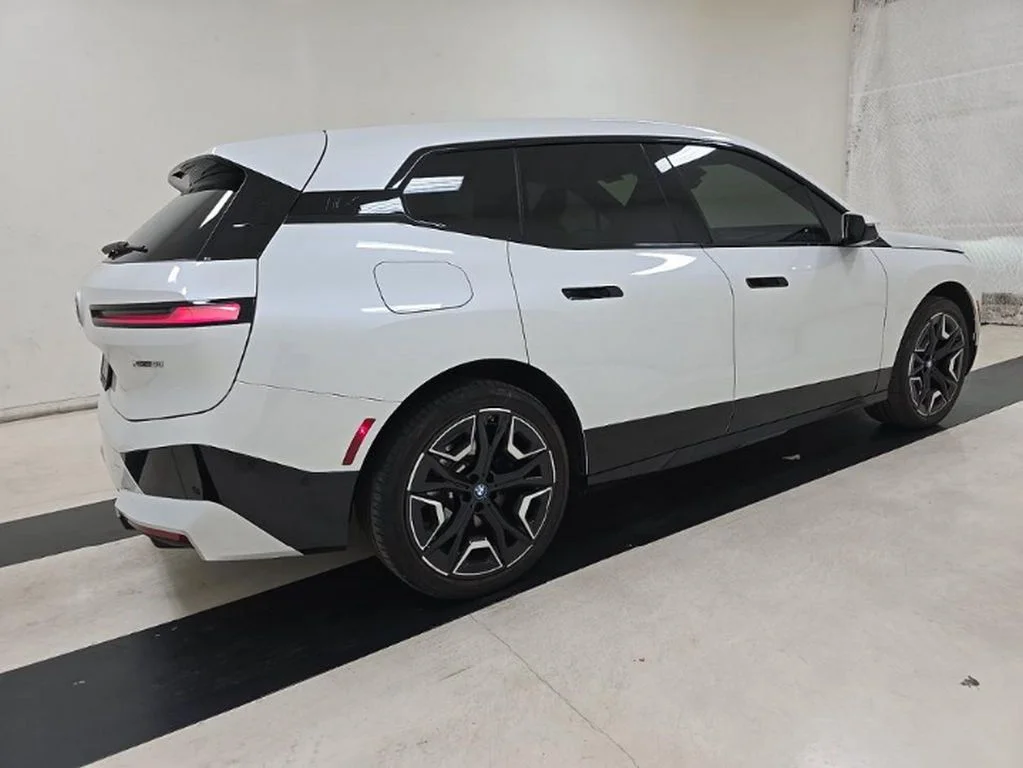 Used 2023 White BMW xDrive50 image 4