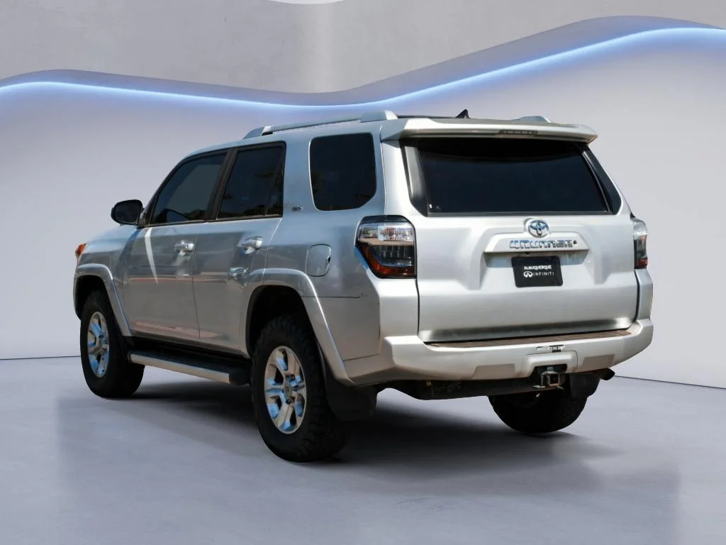 Used 2015 Classic Silver Metallic Toyota SR5 image 6