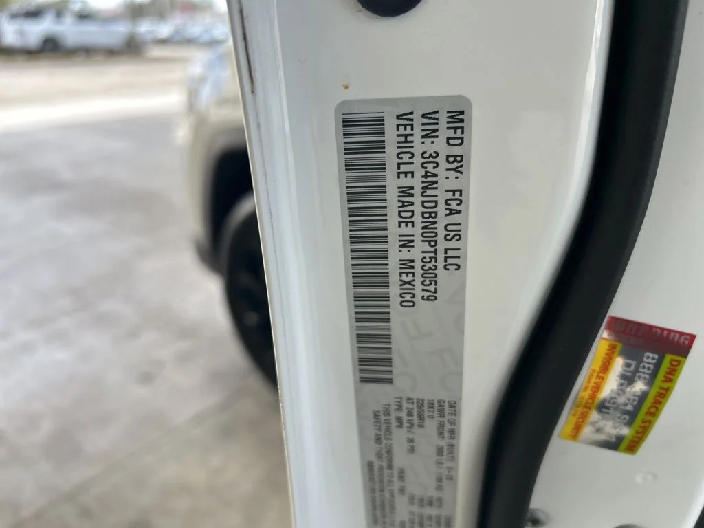 Used 2023 White Jeep Altitude image 41