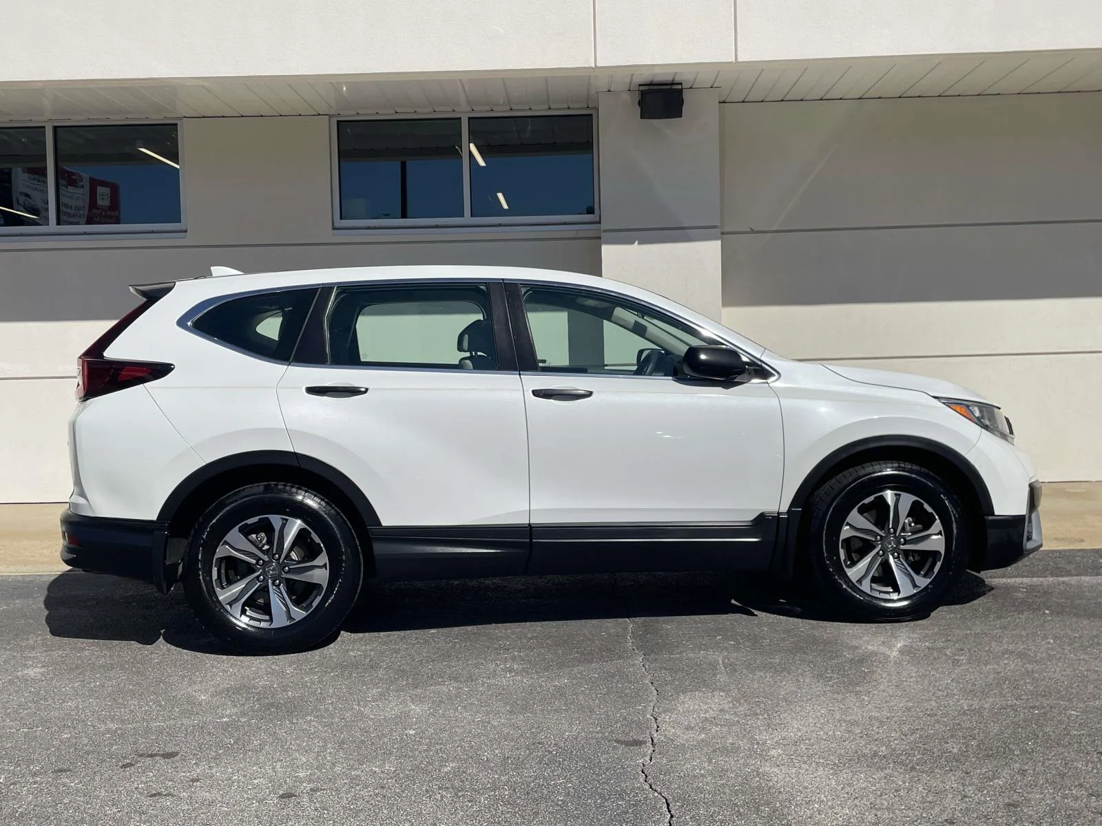 Certified Used 2020 Platinum White Pearl Honda LX 2WD image 2