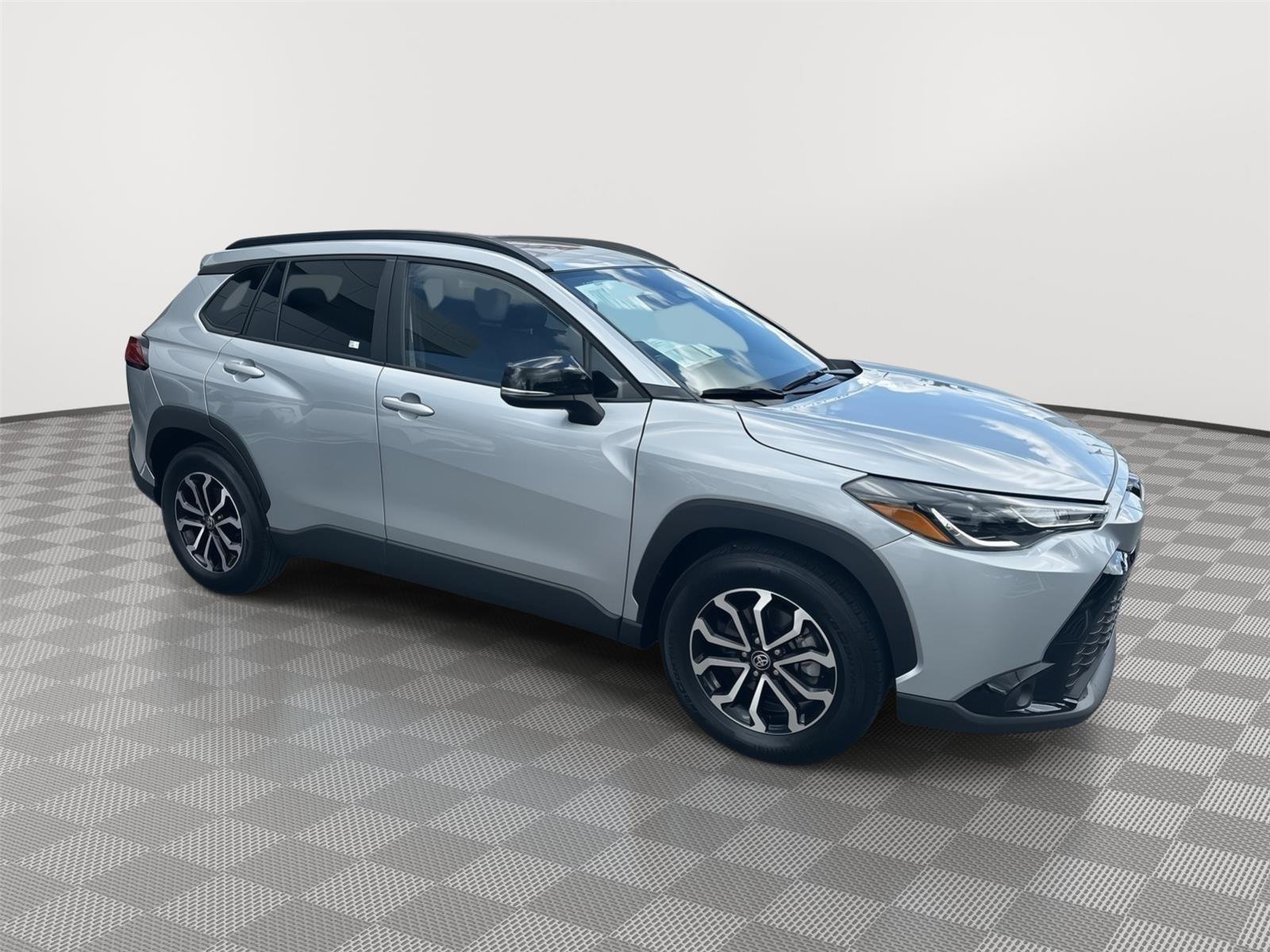 Used 2025 Sonic Silver Toyota Hybrid SE image 3