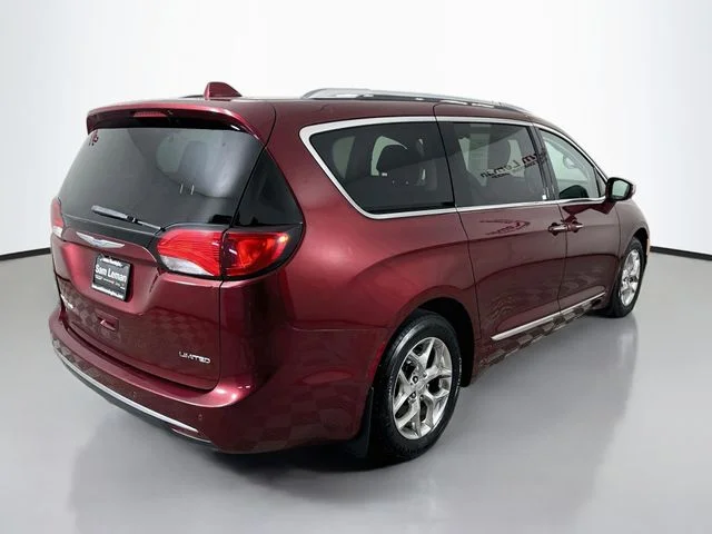 Used 2017 Red Chrysler Limited image 7