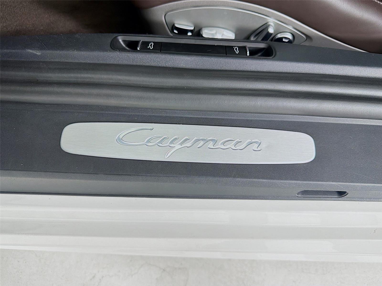 Used 2022  Porsche  image 9