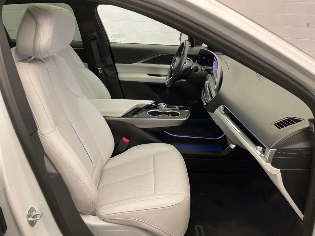 Used 2024 White Cadillac Luxury image 23