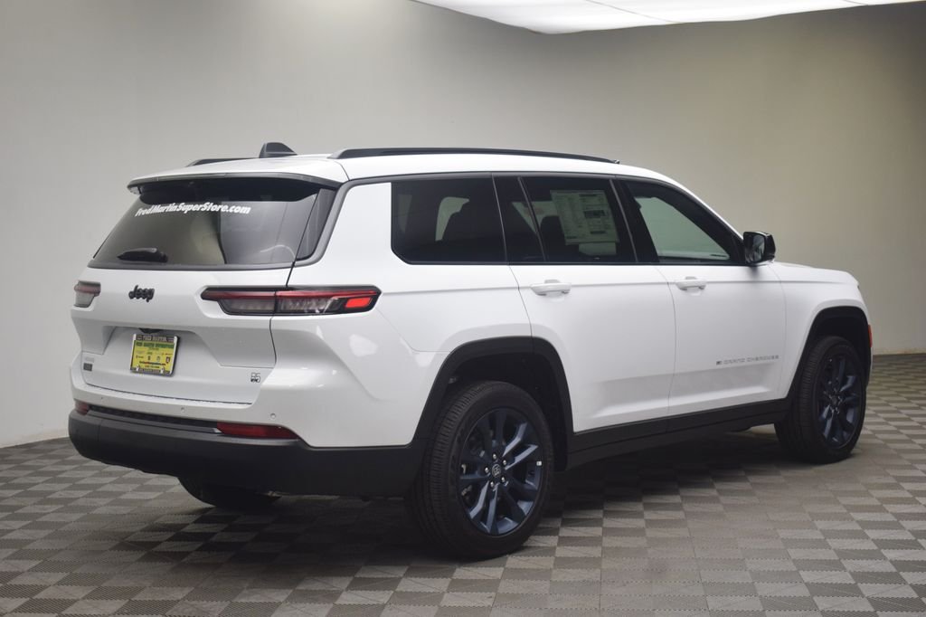 New 2026 Bright White Clear-Coat Exterior Paint Jeep Limited image 5
