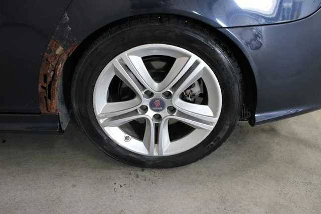 Used 2011 Black Saab Turbo4 image 32