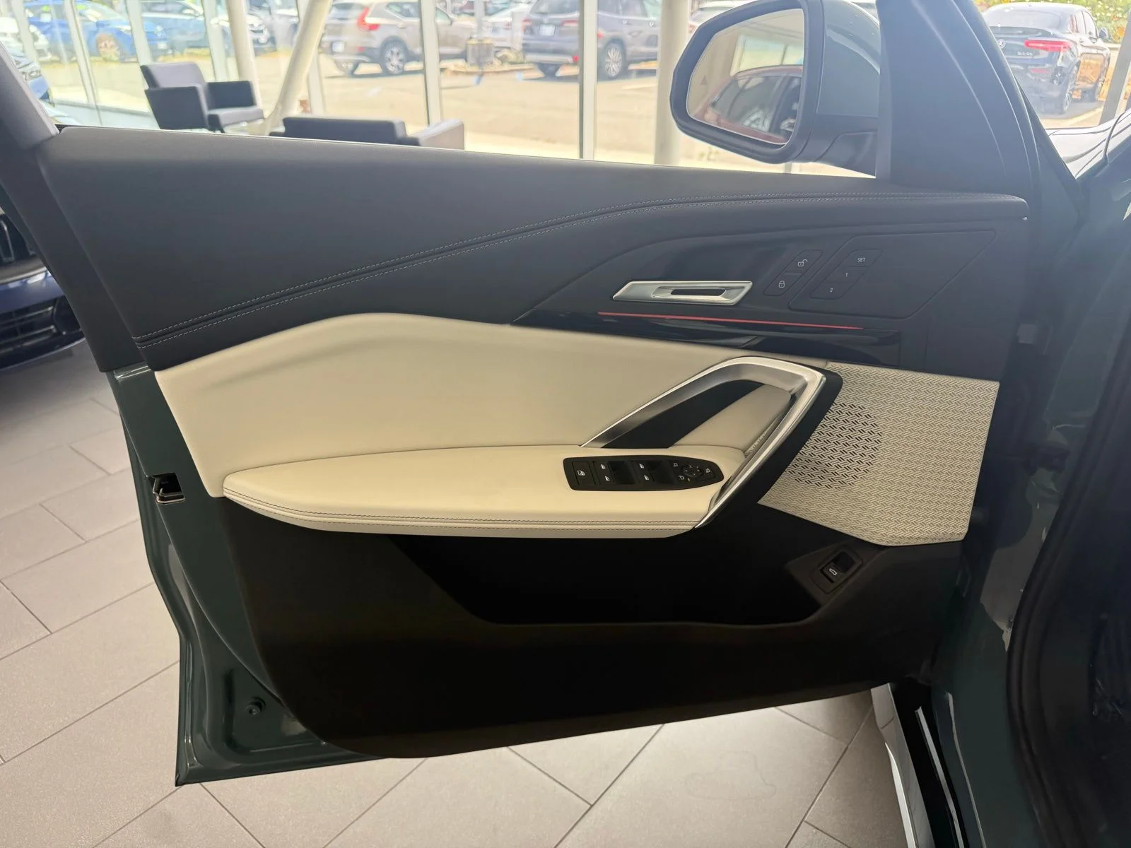 New 2026 Cape York Green Metallic BMW xDrive28i image 11