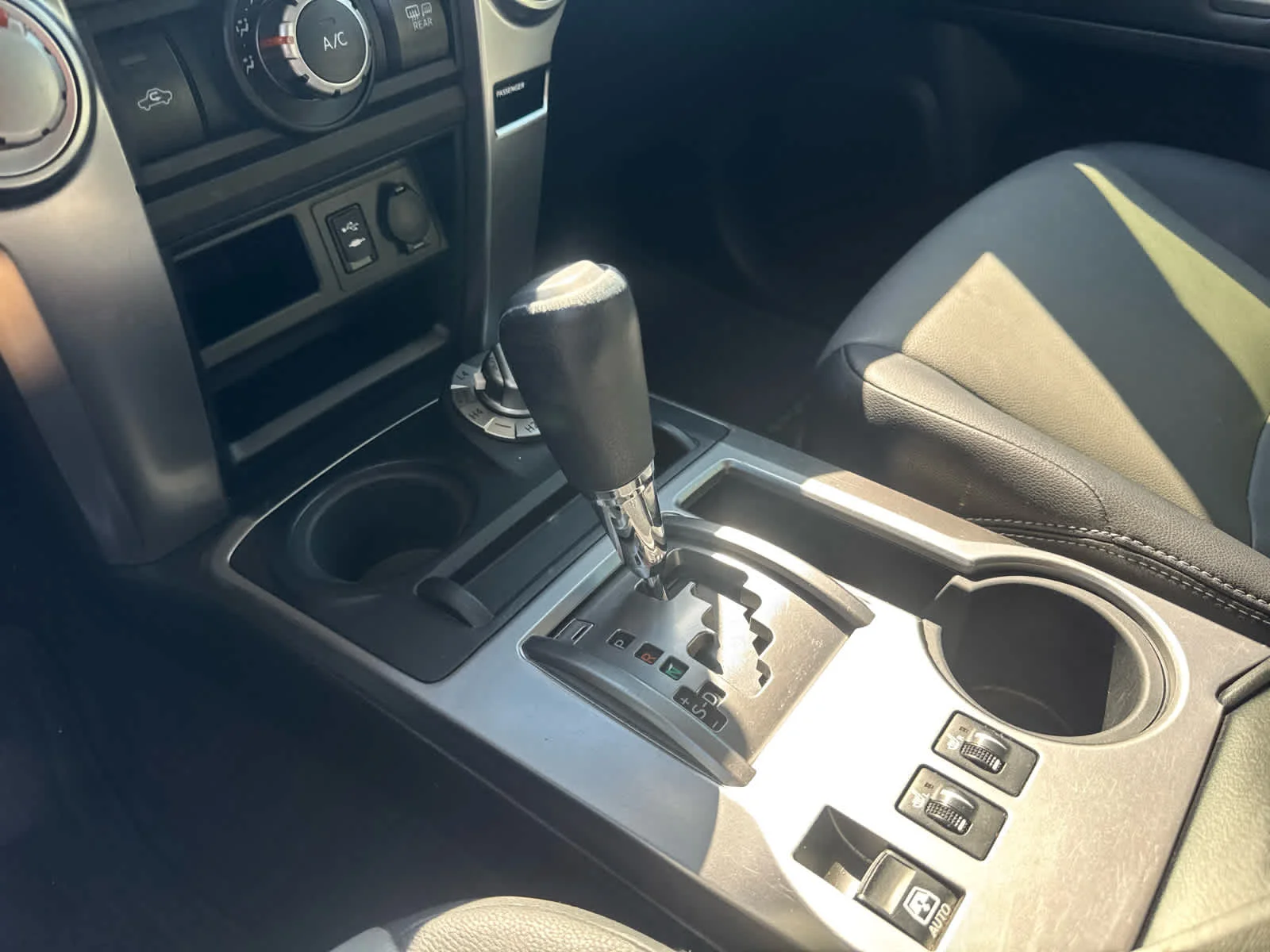 Used 2014 Magnetic Gray Metallic Toyota SR5 Premium image 12