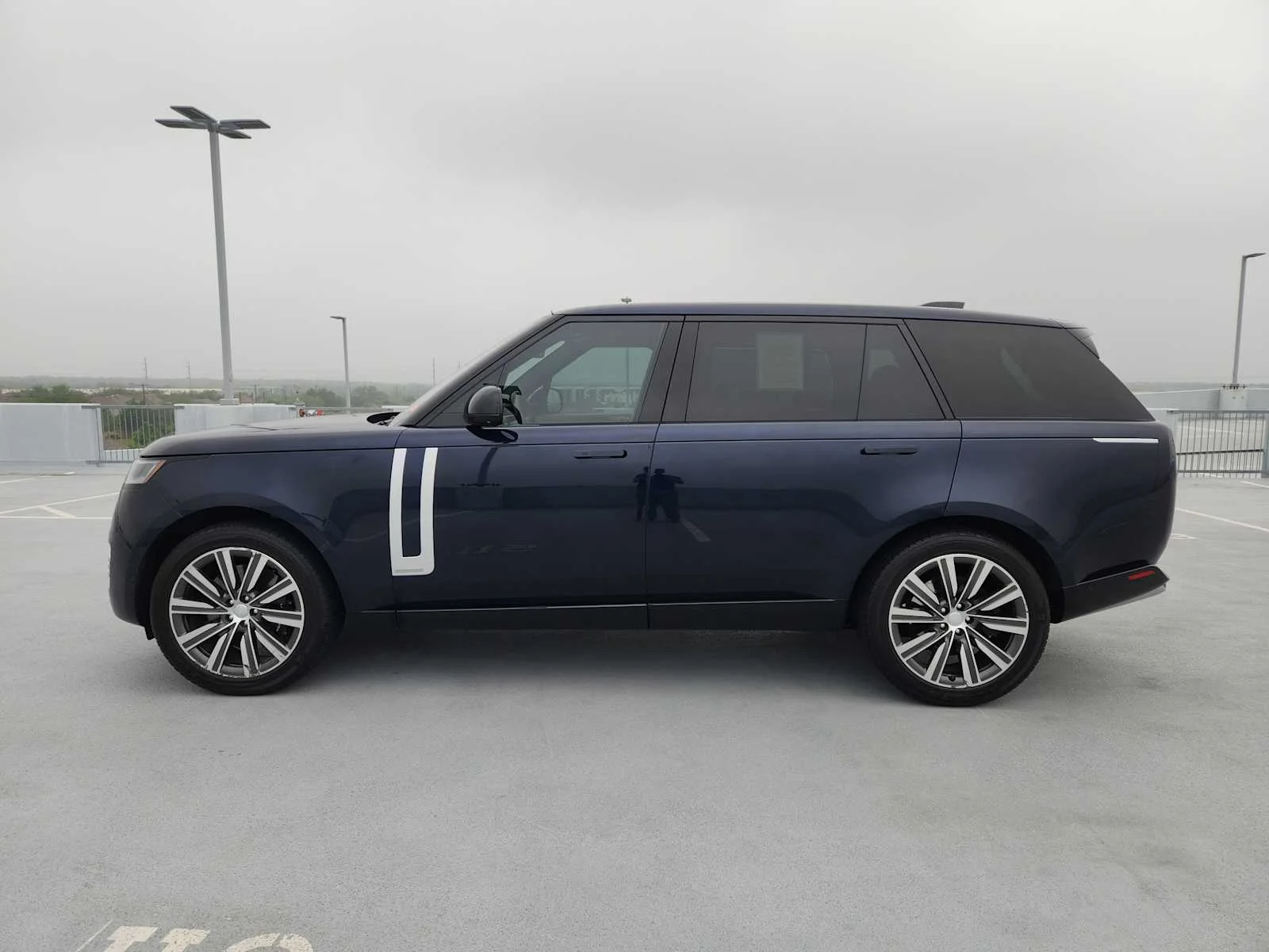 Used 2023 Portofino Blue Metallic Land Rover Autobiography image 4
