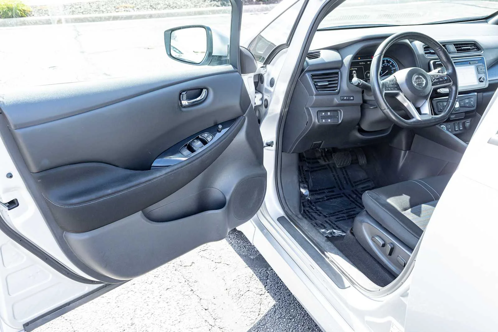 Used 2018 Silver Nissan SV image 12