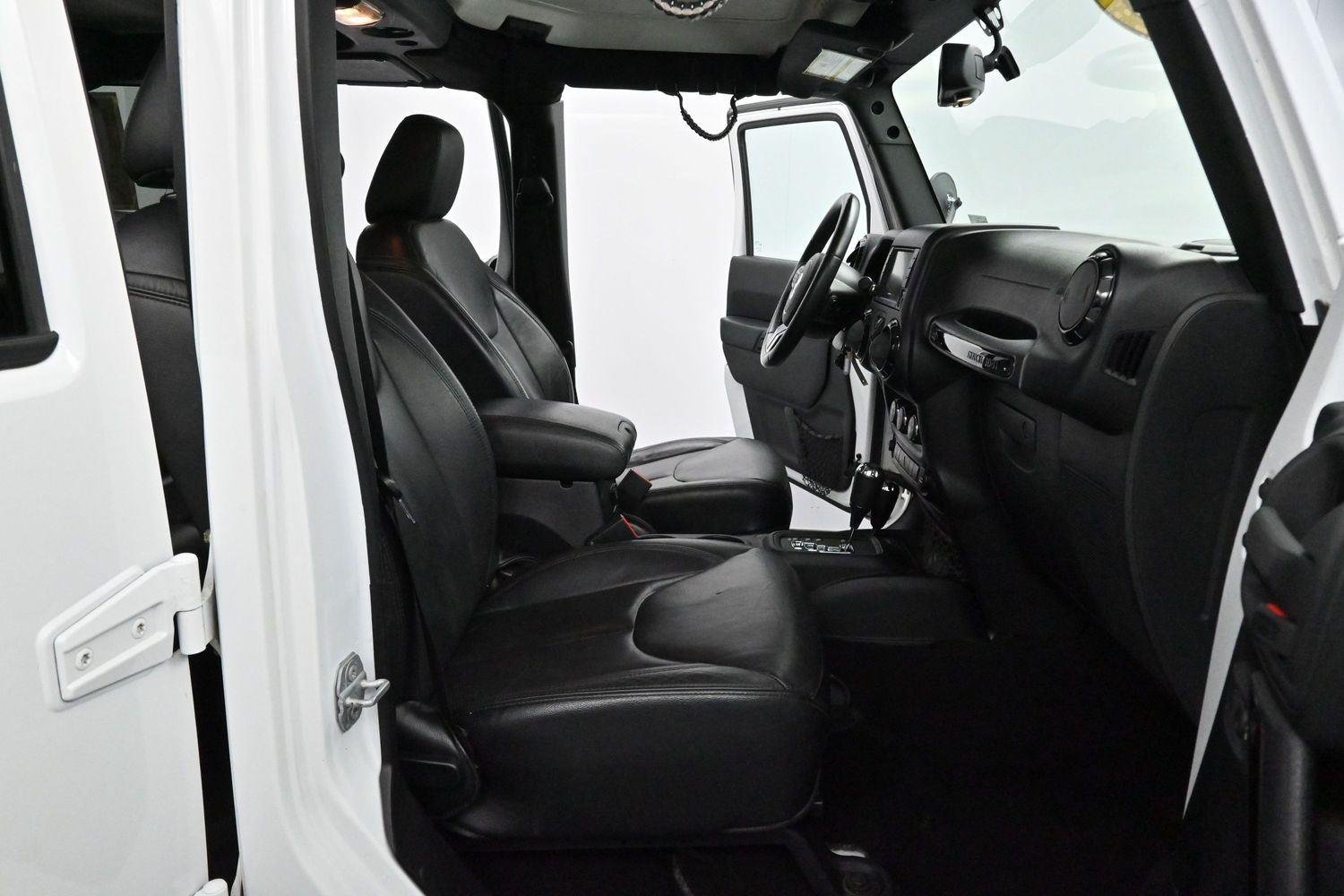 Used 2015 Bright White Clearcoat Jeep Altitude image 26