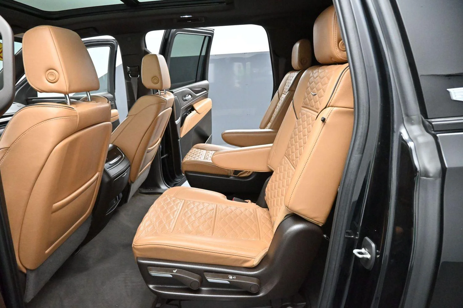 Used 2022 Black Raven Cadillac Sport image 34