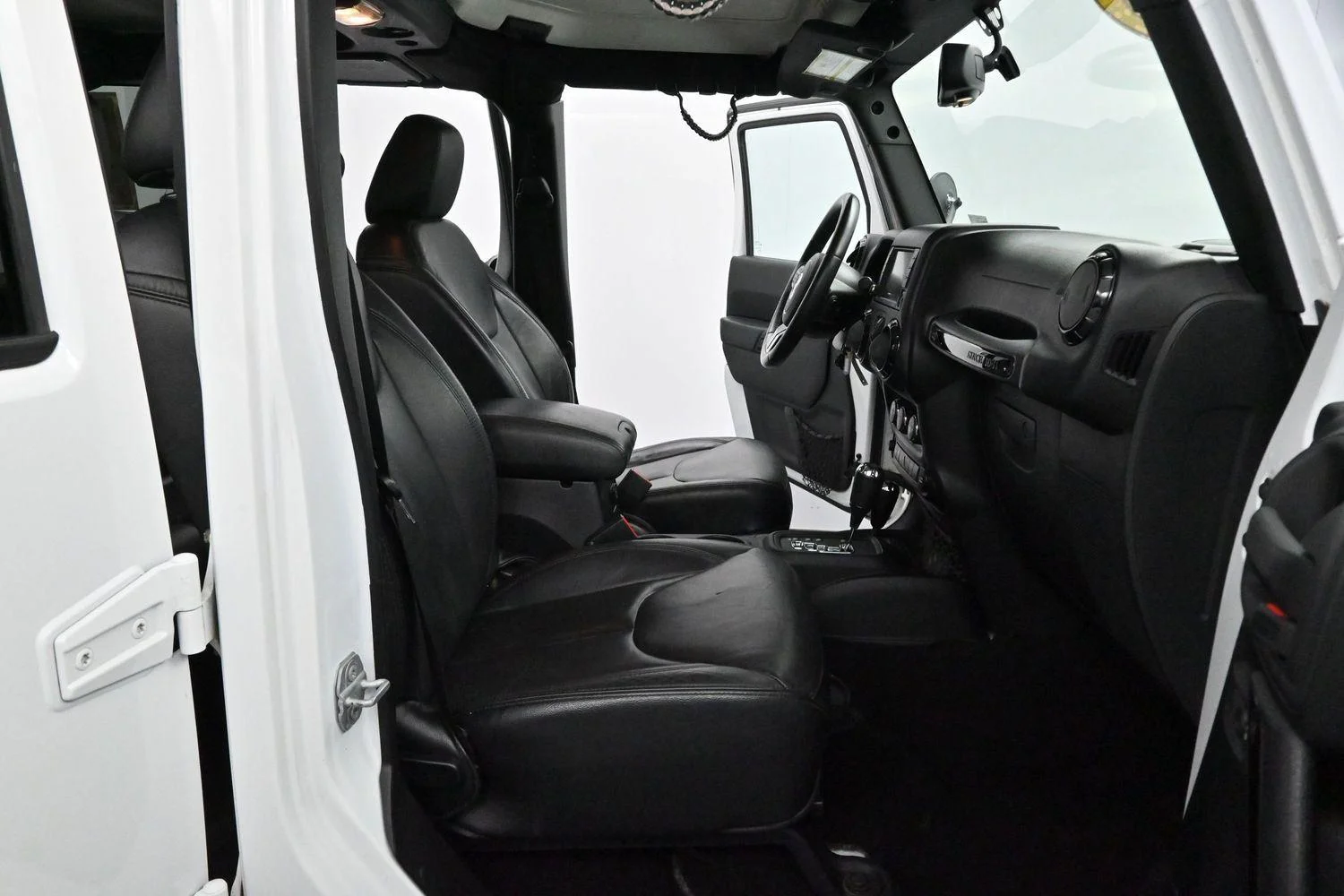 Used 2015 Bright White Clearcoat Jeep Altitude image 26