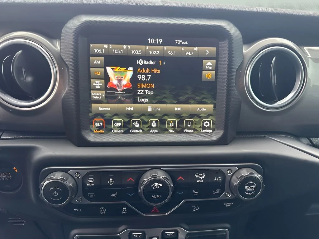 Used 2018 White Jeep Unlimited Sahara image 7