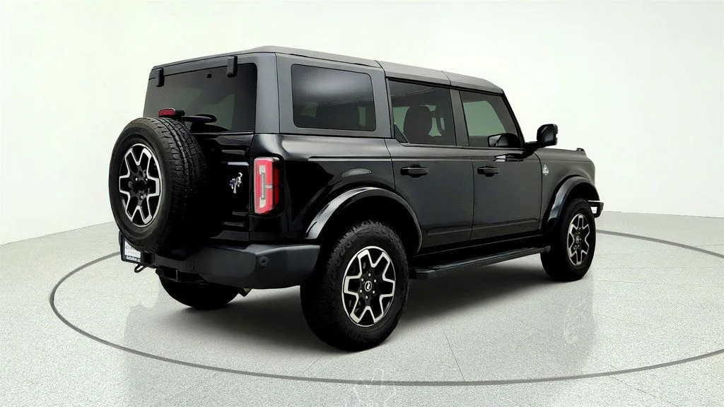 Used 2023 Shadow Black Ford Outer Banks 4 Door 4x4 w/ High Package & 2.7L V6 image 5