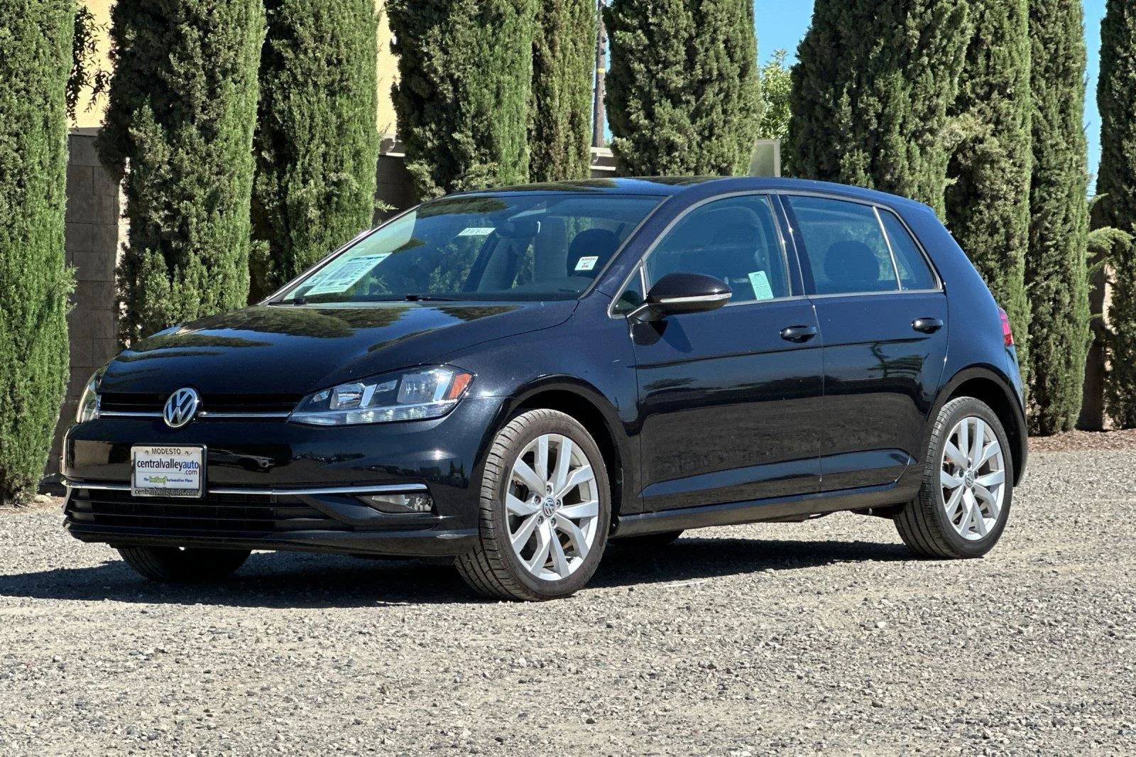 Used 2019 Deep Black Pearl Volkswagen SE image 8