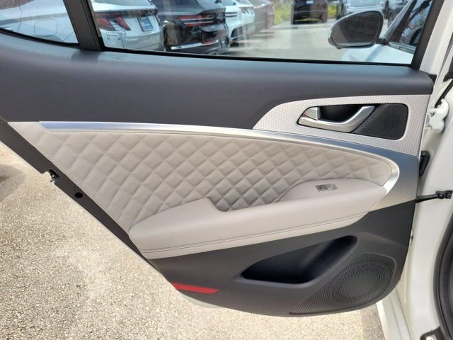 2023 GENESIS G70 Standard - Photo 10