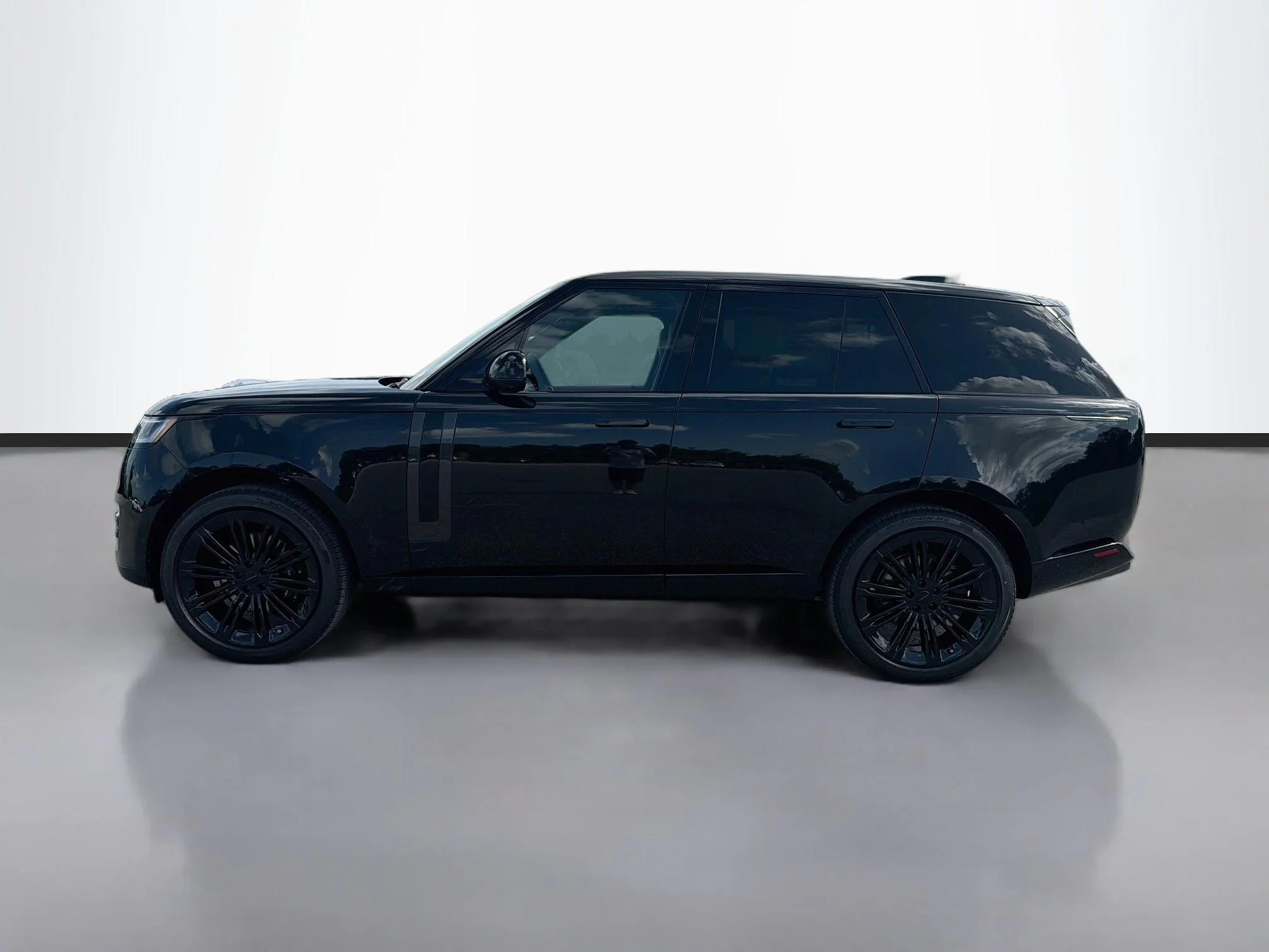 New 2026 Santorini Black Land Rover SE image 2