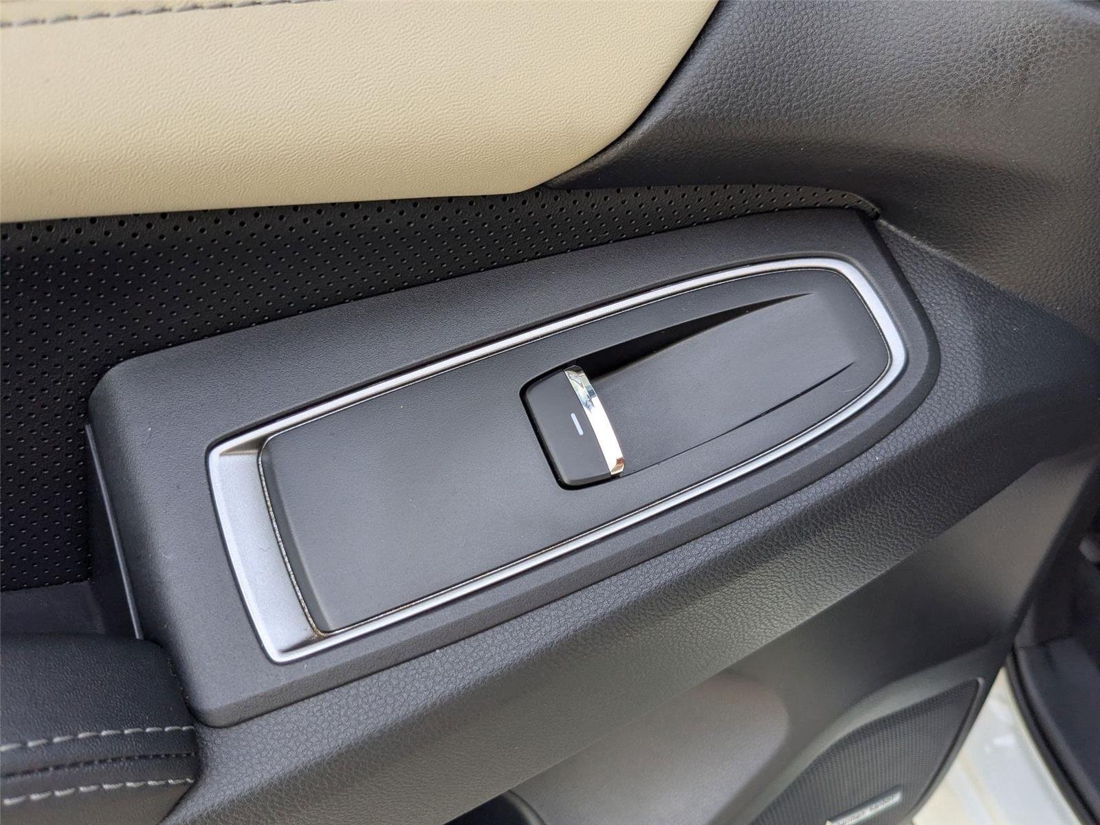 Used 2022 Crystal White Pearl Subaru Touring image 29