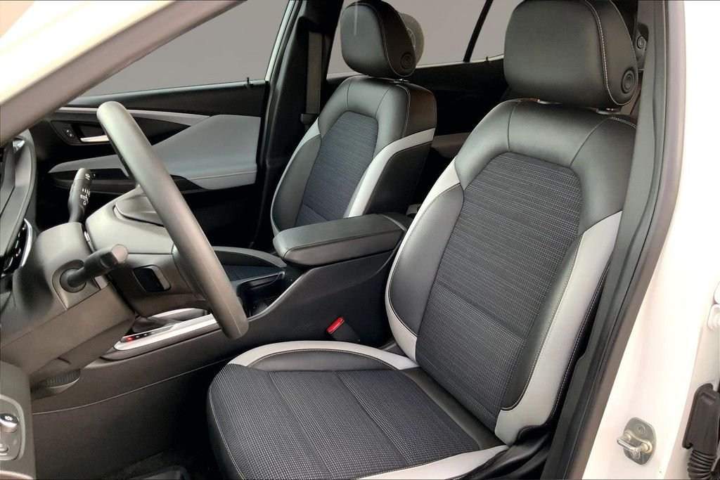 Used 2024 Summit White Buick Preferred image 24