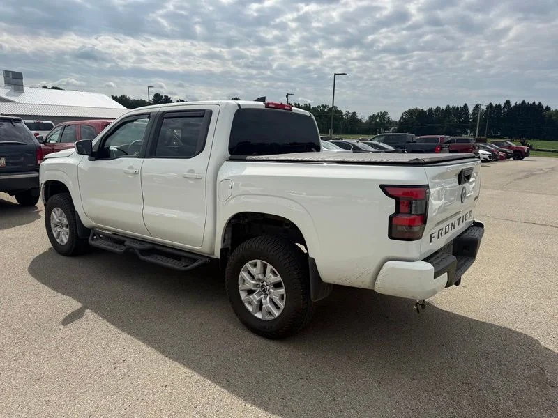 Used 2022 White Nissan SV image 15