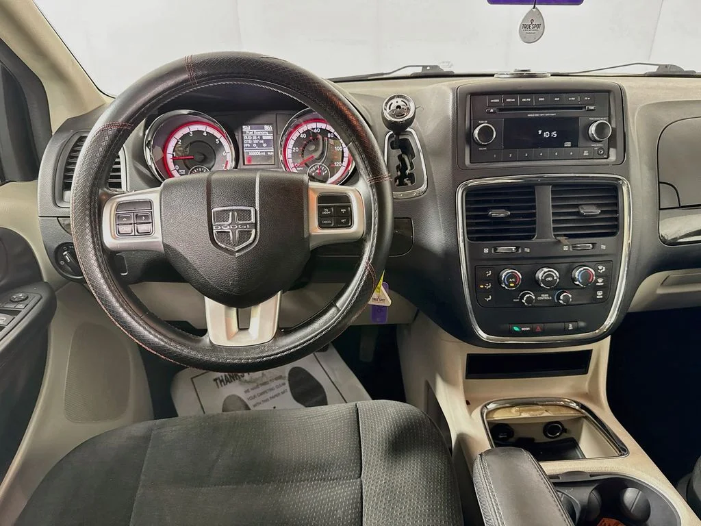 Used 2015 Silver Dodge SXT image 23