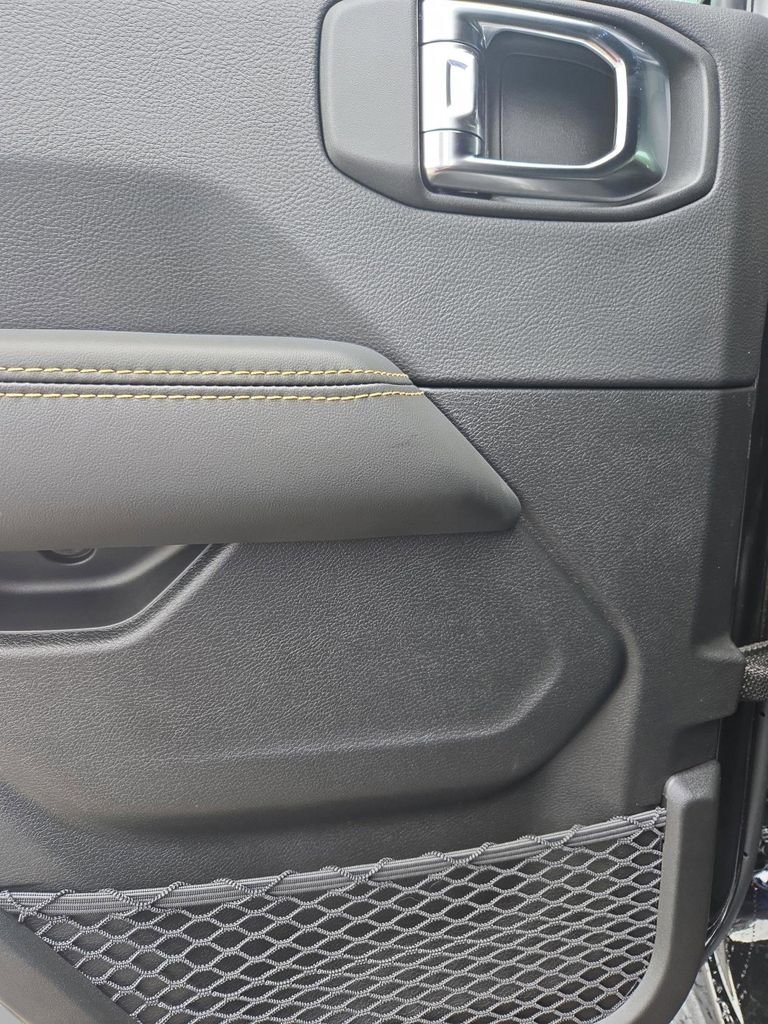 2025 Jeep Wrangler 4-Door Sahara - Photo 35
