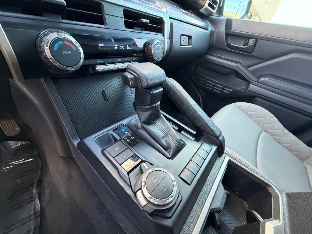 Used 2024  Toyota SR5 image 22
